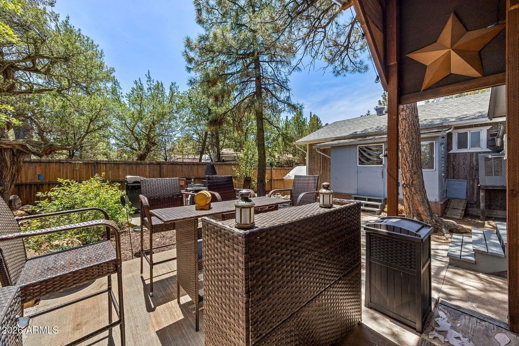 Image 20 of property listing at 2893 Holiday Forest Drive, Overgaard, AZ 85933