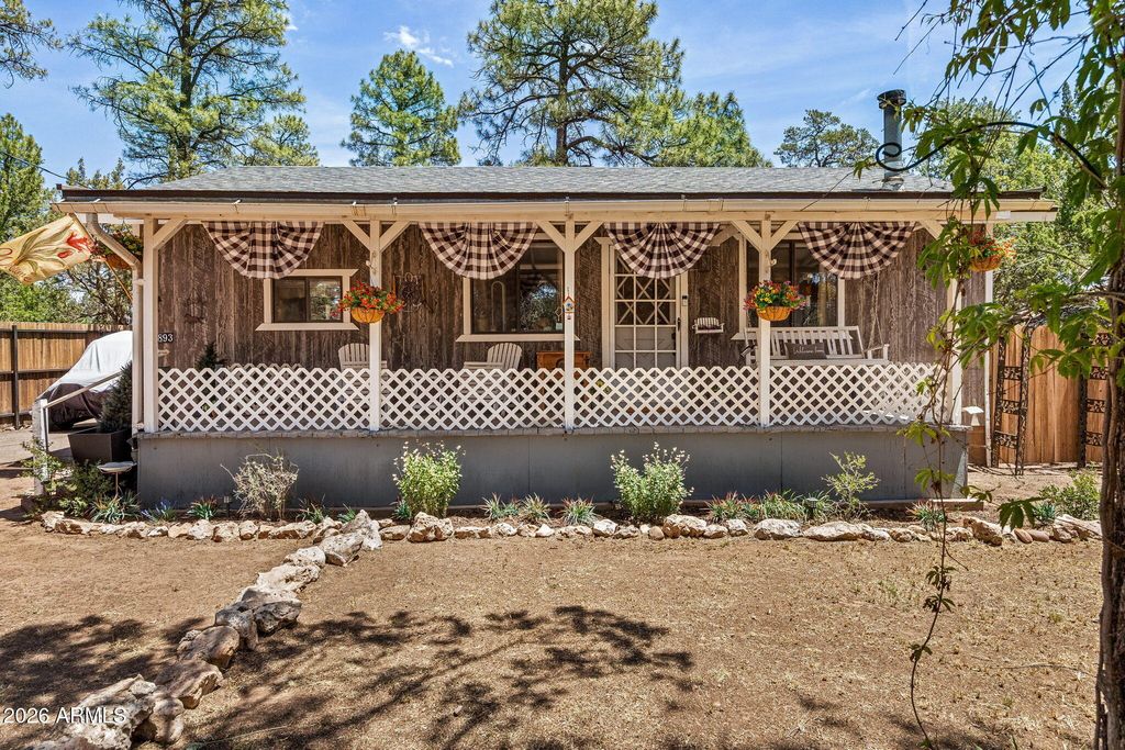 Image 3 of property listing at 2893 Holiday Forest Drive, Overgaard, AZ 85933