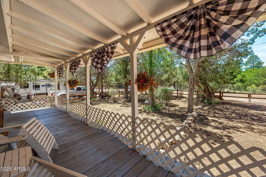 Image 5 of property listing at 2893 Holiday Forest Drive, Overgaard, AZ 85933