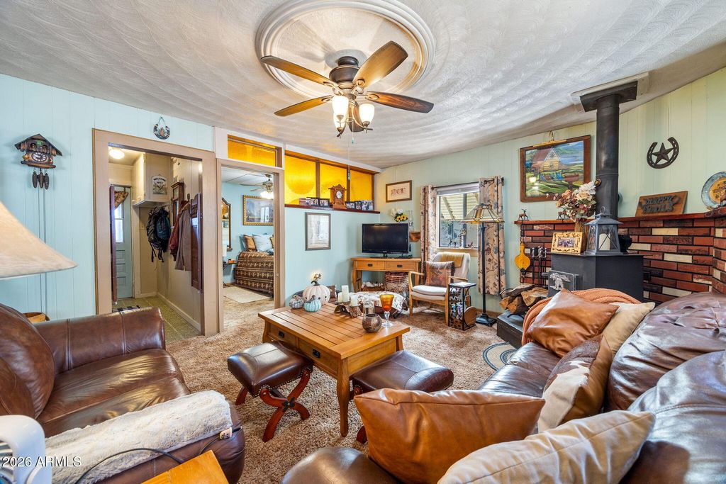 Image 6 of property listing at 2893 Holiday Forest Drive, Overgaard, AZ 85933