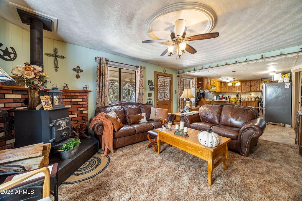 Image 7 of property listing at 2893 Holiday Forest Drive, Overgaard, AZ 85933