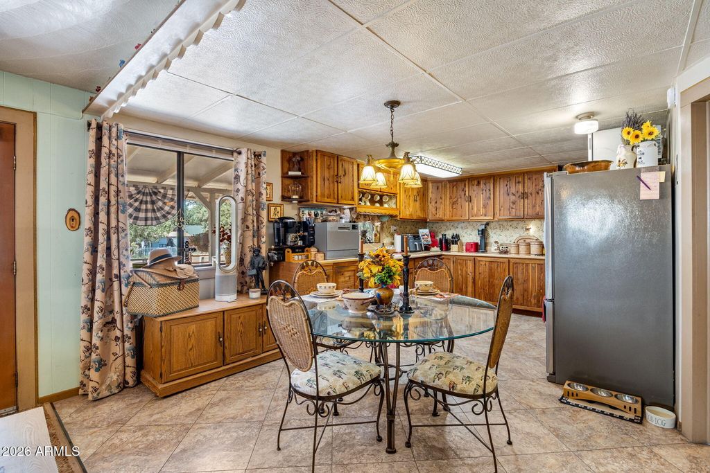 Image 8 of property listing at 2893 Holiday Forest Drive, Overgaard, AZ 85933