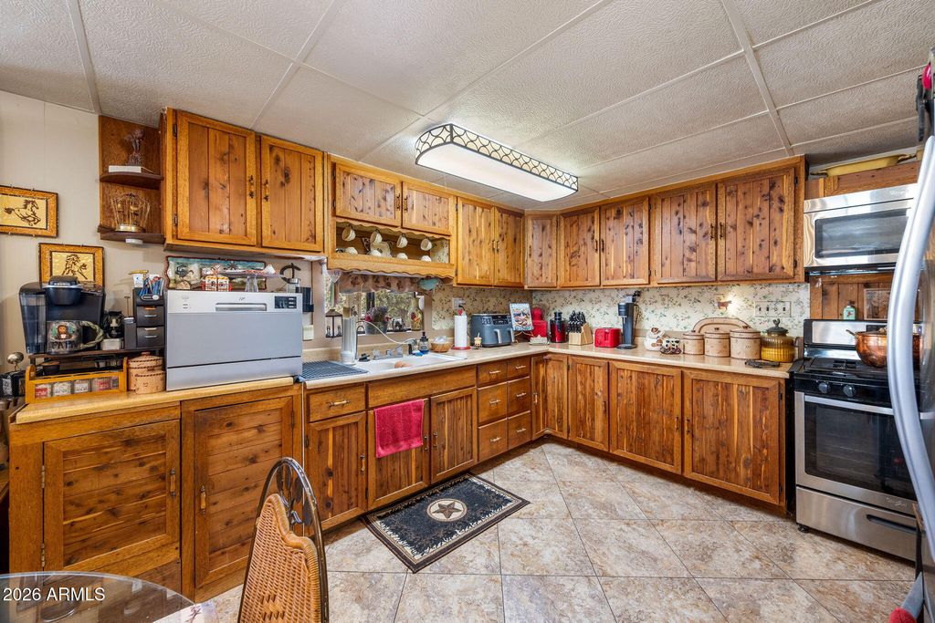 Image 9 of property listing at 2893 Holiday Forest Drive, Overgaard, AZ 85933