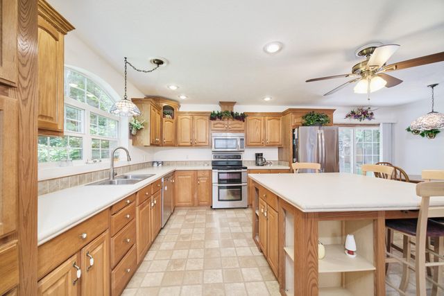 9155 Ivanhoe Drive, Onekama, MI 49675