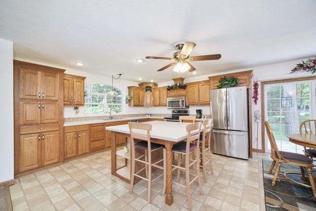 9155 Ivanhoe Drive, Onekama, MI 49675