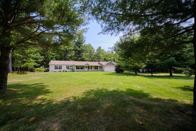 9155 Ivanhoe Drive, Onekama, MI 49675