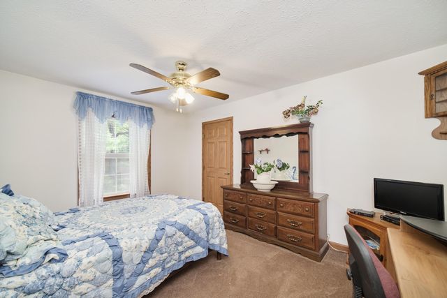 9155 Ivanhoe Drive, Onekama, MI 49675