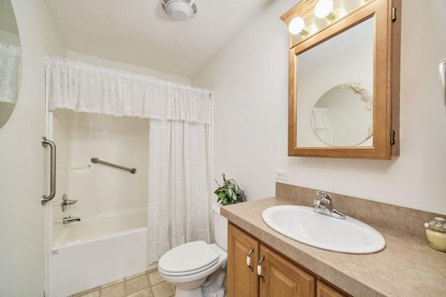 9155 Ivanhoe Drive, Onekama, MI 49675