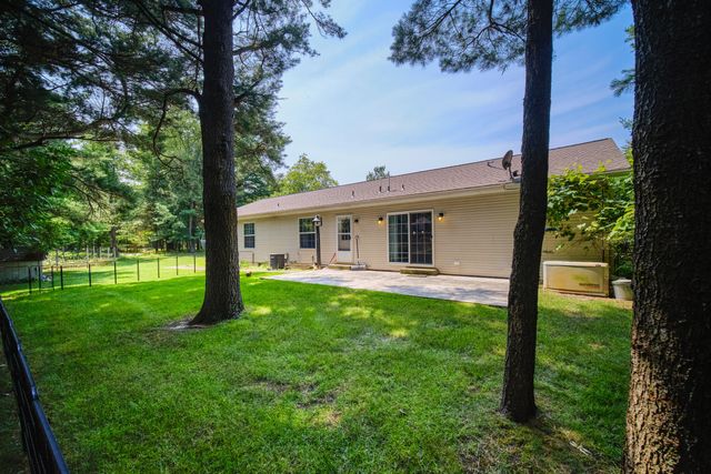 9155 Ivanhoe Drive, Onekama, MI 49675