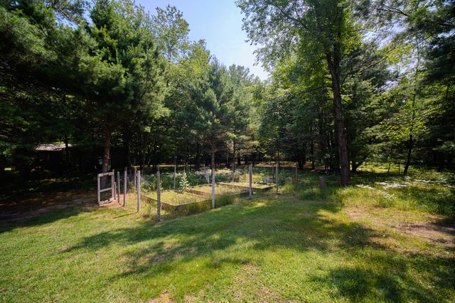 9155 Ivanhoe Drive, Onekama, MI 49675