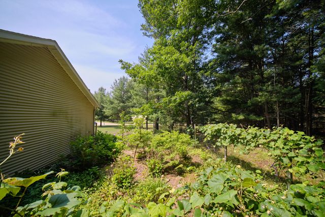 9155 Ivanhoe Drive, Onekama, MI 49675