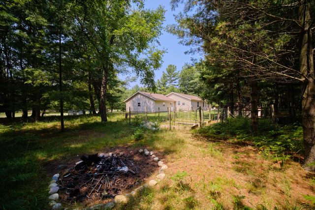 9155 Ivanhoe Drive, Onekama, MI 49675