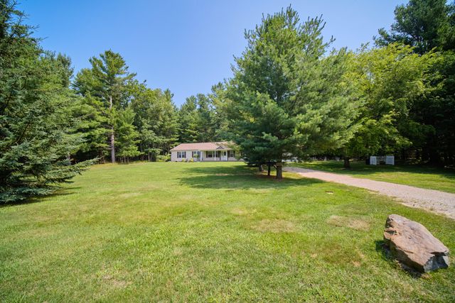 9155 Ivanhoe Drive, Onekama, MI 49675