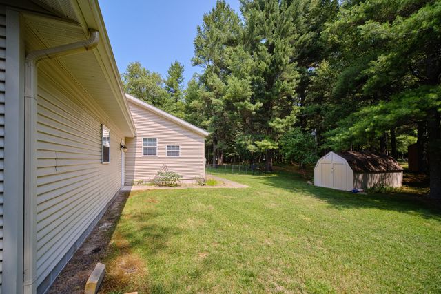 9155 Ivanhoe Drive, Onekama, MI 49675