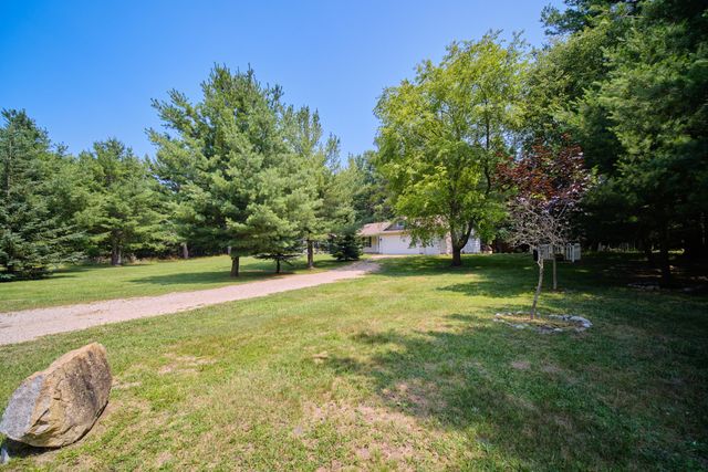 9155 Ivanhoe Drive, Onekama, MI 49675