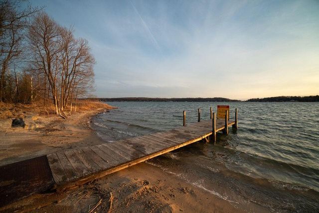 9155 Ivanhoe Drive, Onekama, MI 49675