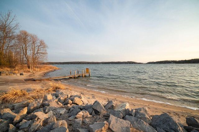 9155 Ivanhoe Drive, Onekama, MI 49675