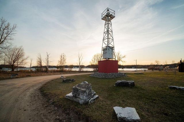 9155 Ivanhoe Drive, Onekama, MI 49675