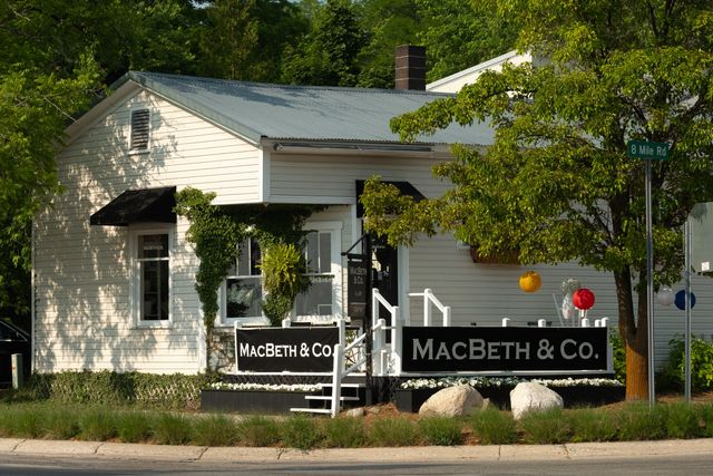 9155 Ivanhoe Drive, Onekama, MI 49675