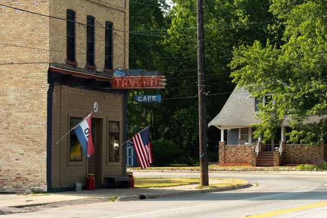 9155 Ivanhoe Drive, Onekama, MI 49675