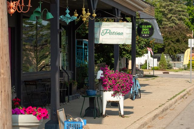 9155 Ivanhoe Drive, Onekama, MI 49675