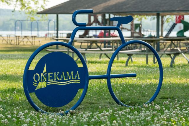 9155 Ivanhoe Drive, Onekama, MI 49675