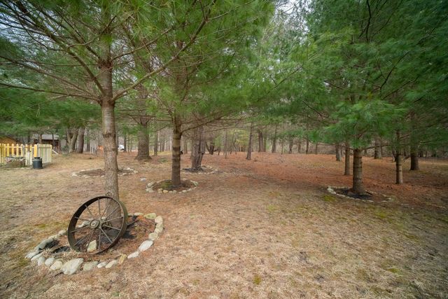 9155 Ivanhoe Drive, Onekama, MI 49675