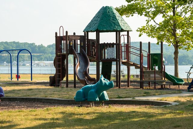 9155 Ivanhoe Drive, Onekama, MI 49675