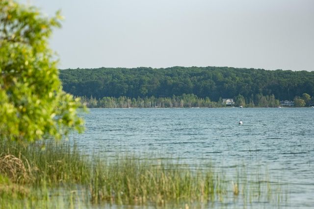 9155 Ivanhoe Drive, Onekama, MI 49675