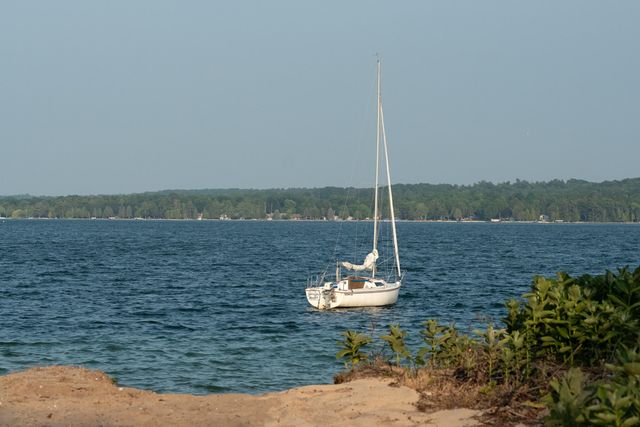 9155 Ivanhoe Drive, Onekama, MI 49675