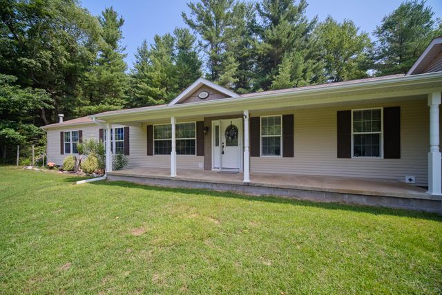 9155 Ivanhoe Drive, Onekama, MI 49675