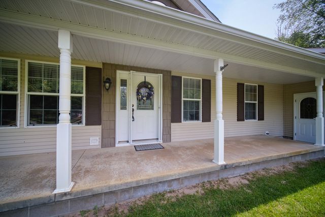 9155 Ivanhoe Drive, Onekama, MI 49675