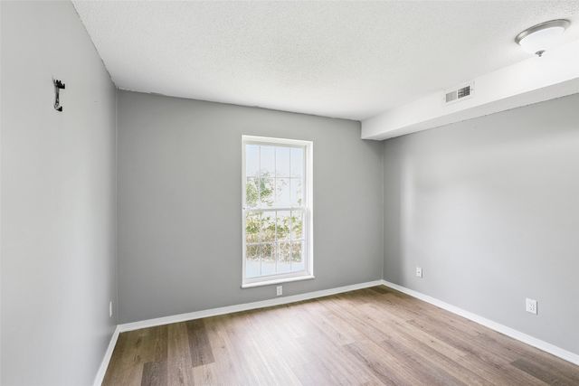 1100 E 6th Street 5, Des Moines, IA 50316