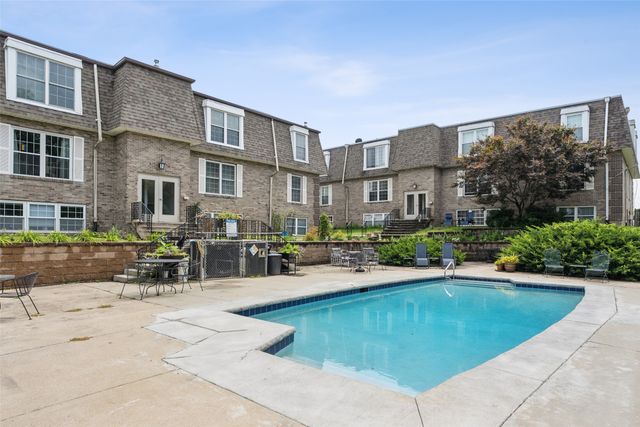 1100 E 6th Street 5, Des Moines, IA 50316