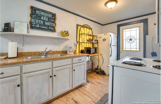 28149 US Highway 83, Concan, TX 78838