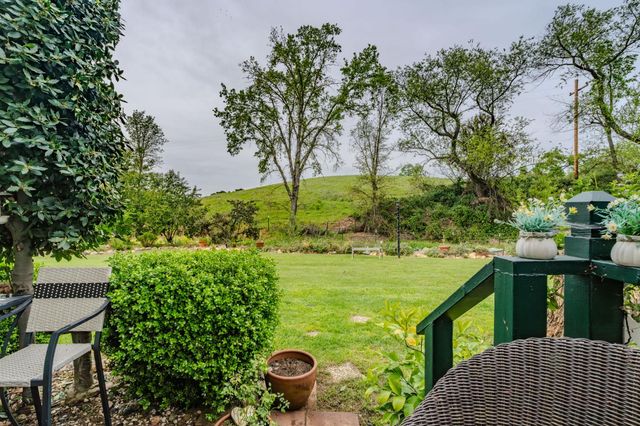 519 Clinton Rd, Jackson, CA 95642