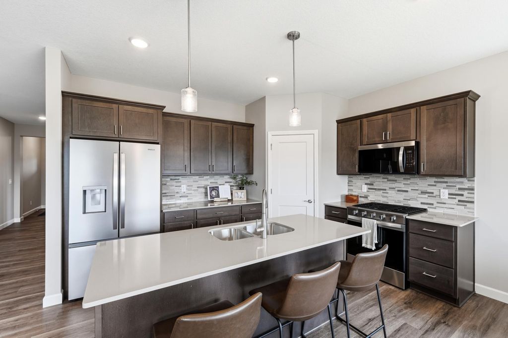 937 Kepler Avenue NE, Hanover, MN 55341 — photo 2