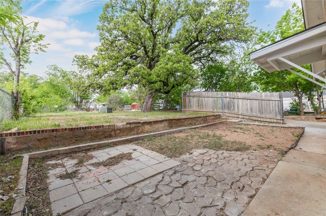 901 6th Street, Brownwood, TX 76801