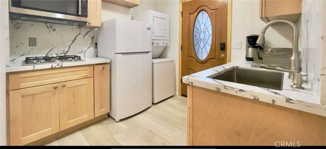 5921 NW Fallbrook Avenue, Woodland Hills, CA 91367