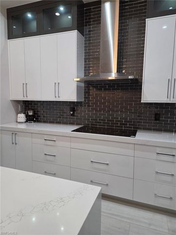 239 20th AVE NE, Naples, FL 34120