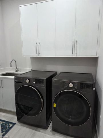 239 20th AVE NE, Naples, FL 34120