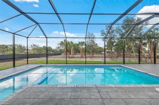 239 20th AVE NE, Naples, FL 34120