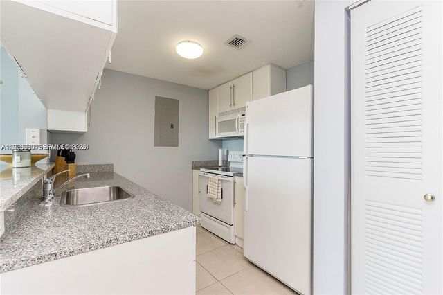 275 NE 18th St 1103, Miami, FL 33132