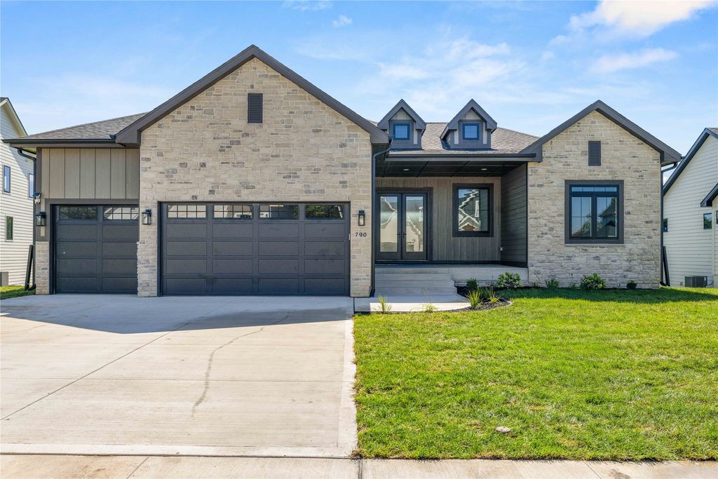 790 Hamilton Road, Waukee, IA 50263