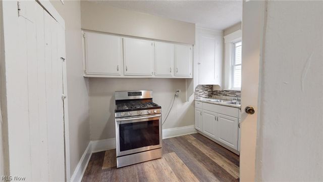 3332 Walton Avenue, Cleveland, OH 44113