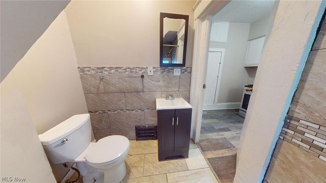 3332 Walton Avenue, Cleveland, OH 44113