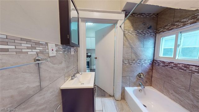 3332 Walton Avenue, Cleveland, OH 44113