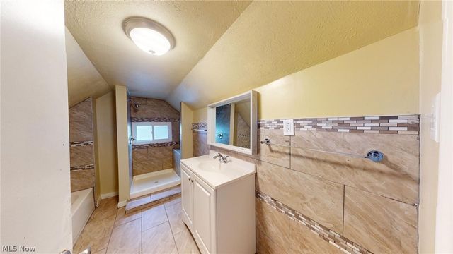 3332 Walton Avenue, Cleveland, OH 44113