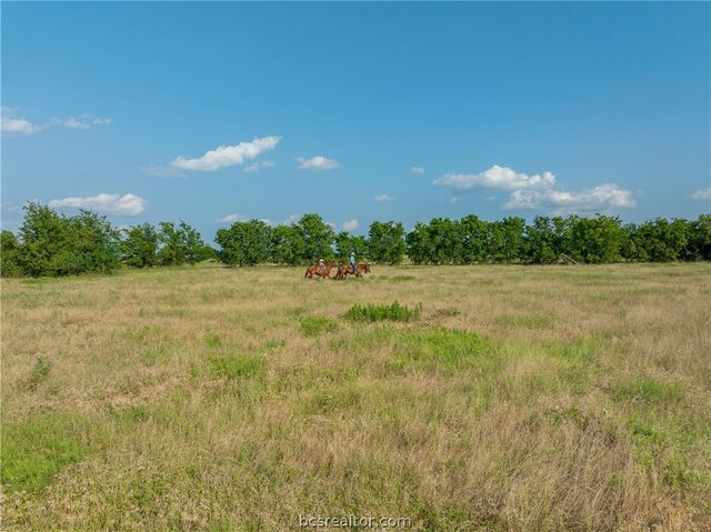 317 Memory Lane, Burton, TX 77835