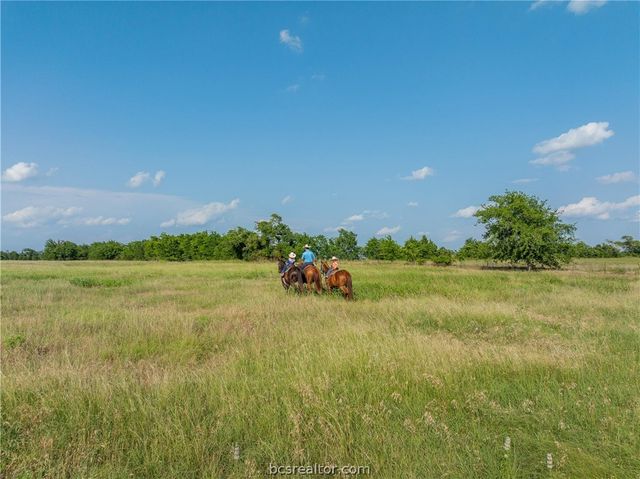 317 Memory Lane, Burton, TX 77835